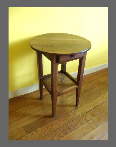 Table de nuit vue de gauche