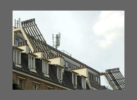 "Cheminées Coudées, 2", photo avec contact équivoque.