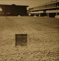 Dibbets Jan, "Perspective correction, square in grass", Vancouver, 1969.