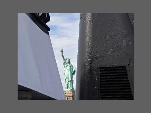 "Liberté à la Cheminée", photo avec alignement entourant.