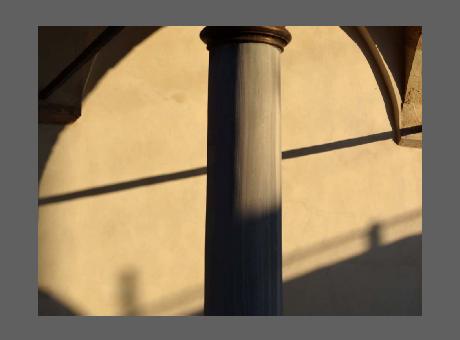 "Colonne barrant une ombre,1", photo avec un alignement équivoque d'une barre et de son ombre.