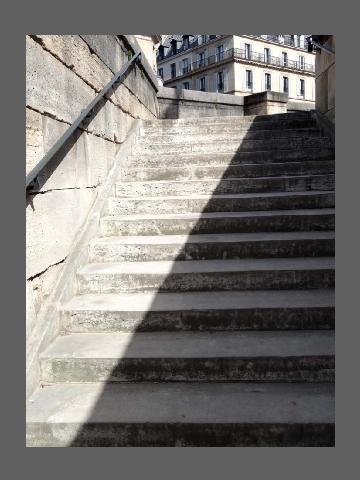 "Escalier oblique des Tuileries, 2", photo avec une ombres ﾈ alignement ambigu.