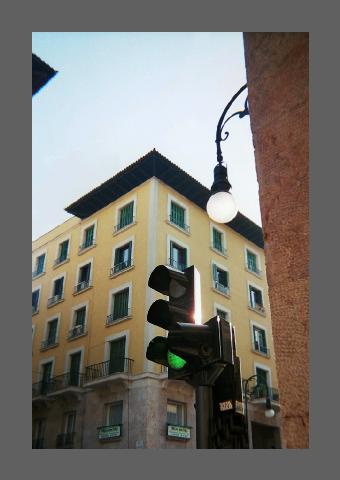 "Globe ﾎclairﾎ par la lumiﾏre du soleil", Palma de Majorque.