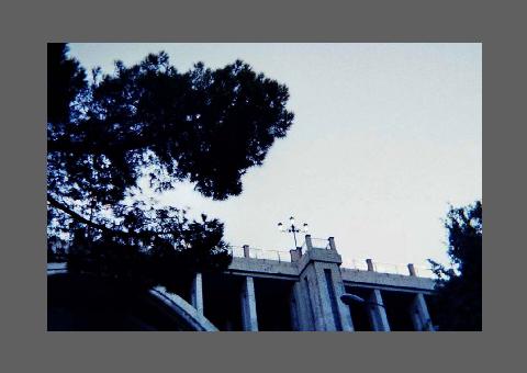 "Globe ﾎclairﾎ par la lumiﾏre du soleil", Madrid, 2.