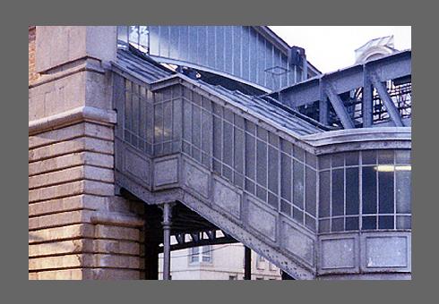 "Escalier de metro", photo à superposition équivoque.